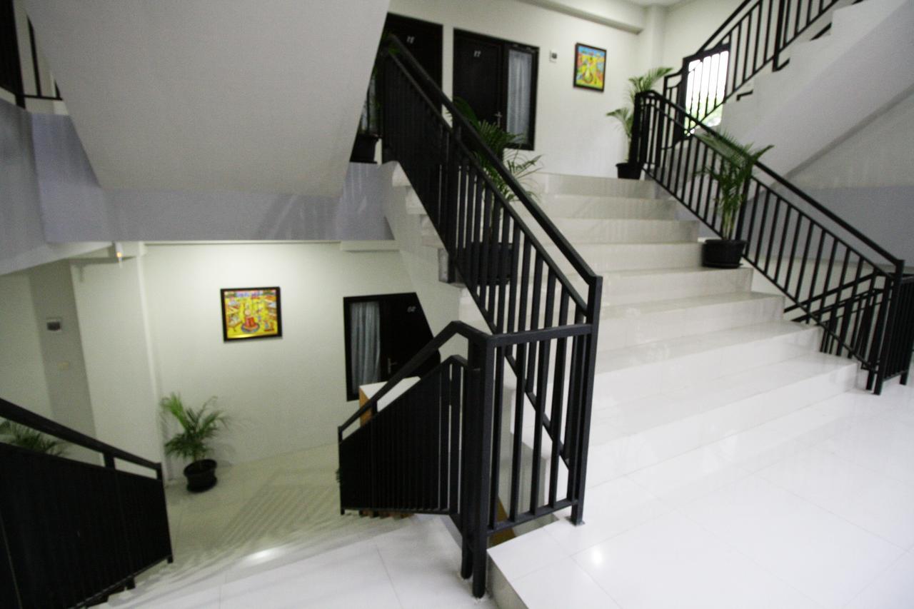 Dparagon Medokan Ayu Hotel Surabaia Exterior foto