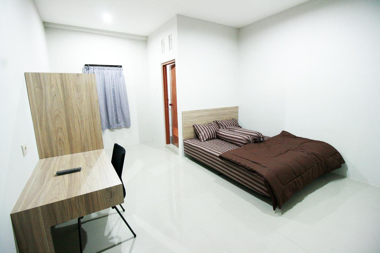 Dparagon Medokan Ayu Hotel Surabaia Exterior foto
